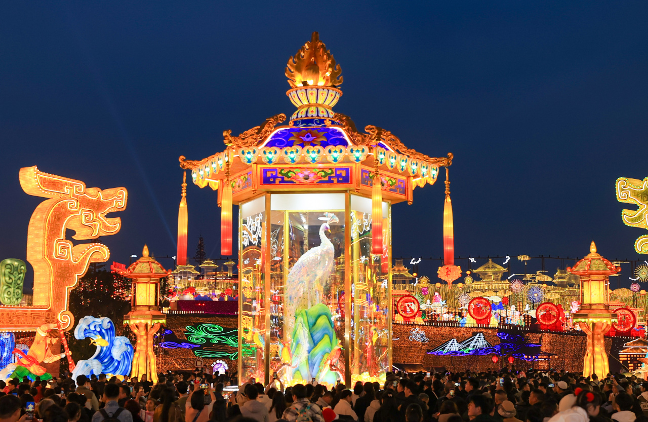 市文旅投公司向中國(guó)彩燈博物館捐